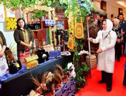 Ibu Iriana Puji Produk Kriya UMKM dari Papua