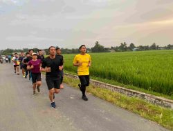 Wabup Adlin Tambunan Jogging Melintasi Rumah dan Persawahan