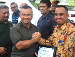 Peringatan Hari Lingkungan Hidup, Pemko Medan Serahkan Bibit Pohon dan Sertifikat Penghargaan
