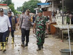 Banjir Bandang Melanda, Pemkab Simalungun Bergerak Cepat Bantu Korban
