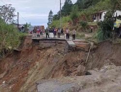 Ruas Jalan terputus, Akses Sidikalang Menuju Dolok Sanggul Lewat Parbuluan Lumpuh
