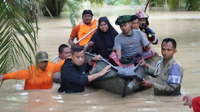 Pj Wali Kota Tebingtinggi Tunjukkan Aksi Heroik, Selamatkan Ibu Hamil di Tengah Banjir