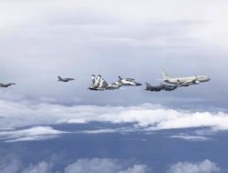 8 Pesawat Tempur TNI AU Kawal Pesawat Jokowi ke Solo