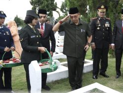 Ketua Sementara DPRD Medan Drs. Wong Chun Sen Hadiri Upacara Ziarah Nasional Hari Pahlawan