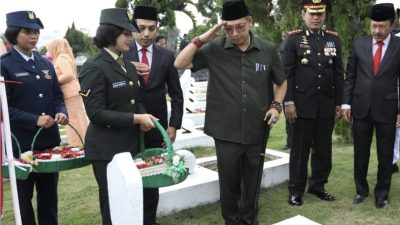 Ketua Sementara DPRD Medan Drs. Wong Chun Sen Hadiri Upacara Ziarah Nasional Hari Pahlawan