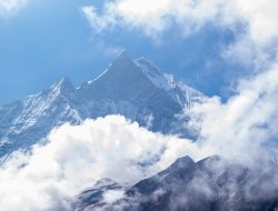 Gunung Everest, Ini Alasan Mengapa Ratusan Mayat Dibiarkan Berserak di Sana