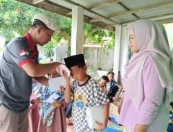 Momen Haru, Zuhari Berbagi Kebahagiaan dengan Puluhan Anak Yatim