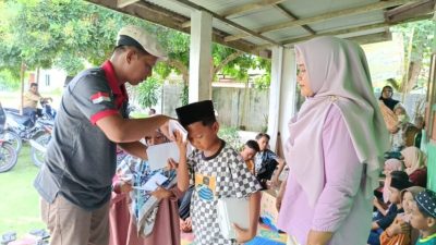 Momen Haru, Zuhari Berbagi Kebahagiaan dengan Puluhan Anak Yatim