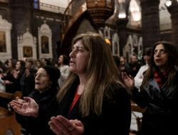 Pesan Natal PM Inggris: Perdamaian untuk Timur Tengah