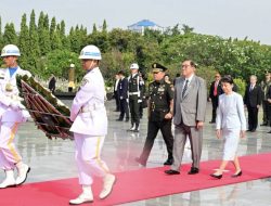 Ishiba Shigeru dan Istri Berikan Penghormatan kepada Pahlawan di TMPN Kalibata