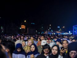 Ribuan Warga Padati Lapangan Benteng Medan, Saksikan Semarak Tahun Baru 2025 dan Pesta Kembang Api