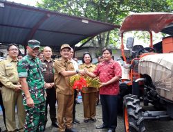Wali Kota Tebing Tinggi Serahkan Alsintan, Dorong Sinergi Kelompok Tani untuk Ketahanan Pangan