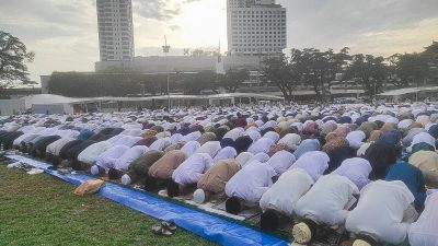 Maknai Idulfitri Mendapatkan Keberkahan, Rico Waas Bersama Ribuan Masyarakat Salat Ied di Lapangan Merdeka