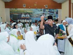 Tepung Tawari 2.635 Calon Jamaah Haji, Rico Waas Titipkan Pesan Jaga Kesehatan Dan Doakan Kota Medan