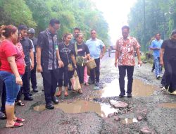 Tinjau Jalan Rusak dan Tanah Amblas di Pasar Induk Lau Cih, Rico Waas: Minggu Depan Jalan Akan Diperbaiki