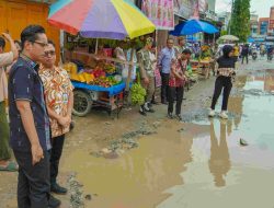 Ganggu Aktivitas Pedagang, Rico Waas Segera Perbaiki Jalan Sunggal yang Rusak Berat