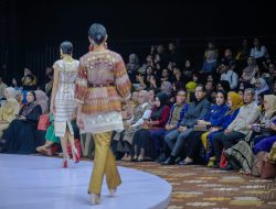 Bersama Desainer Medan, Rico Waas dan Ketua TP PKK Hadiri IFW 2025