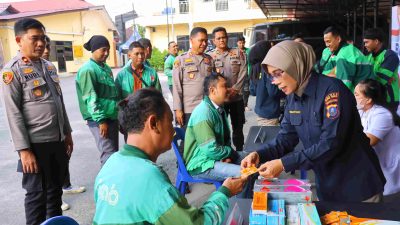 HUT Bhayangkara ke-79, Polres Tebing Tinggi Gelar Bakti Kesehatan dan Baksos untuk Pengemudi Ojol
