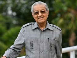 Kesehatan Menurun, Mahathir Dilarikan ke RS Usai Perayaan Ultah ke-100