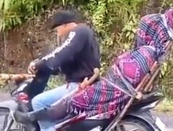 Ngerinya, Jenazah Warga Terpaksa Dibawa Naik Sepeda Motor Karena Akses Jalan yang Rusak