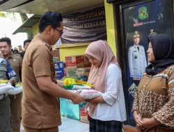 Rico Waas Bantu Korban kebakaran, Ingatkan Warga Waspadai Cuaca Panas