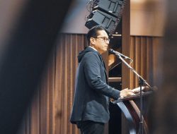 Segelas Air Sepenuh Hati, Pesan Pelayanan dari Rico Waas