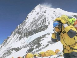 Cuaca Ekstrem di Gunung Everest Bikin Ratusan Pendaki Tak Bisa Turun