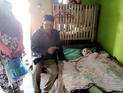 Wujud Kepedulian, Zuhari Kunjungi Nek Noridah yang Belasan Tahun Terbaring di Sialang Buah
