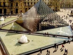 Perhiasan Kerajaan Raib dari Museum Louvre, Menteri Prancis Akui Kegagalan Sistem Keamanan