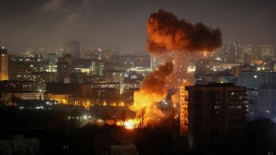 Rusia Gempur Ukraina Hancurkan Apartemen 8 Tewas