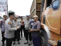 Truk Tiga Sumbu Masih Melintas Saat Nataru, Kapolrestabes Medan Turun Tangan Atasi Macet