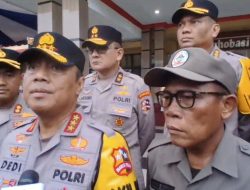 Wakapolri Tinjau Pascabanjir dan Longsor di Tapteng, Salurkan Bantuan Kemanusiaan