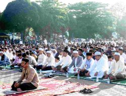 Ribuan Warga Padati Salat Id di Tebingtinggi, Wali Kota Iman Irdian Saragih Sampaikan Pesan Persatuan