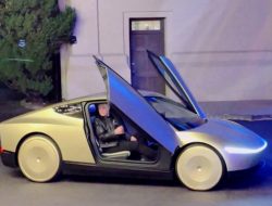 Penjualan Lesu, Tesla Mulai Beralih ke Bisnis Taksi Robot