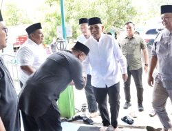 Bupati Simalungun Salat Jumat Bersama Warga Purbaganda, Serahkan Infak dan Dukung Perbaikan Masjid