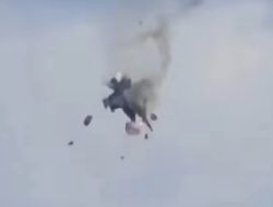 Atraksi Berujung Maut, Dua Jet Tempur AS Jatuh Usai Tabrakan di Udara