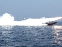 Memanas, Iran Tembaki dan Paksa Empat Kapal Putar Balik di Selat Hormuz