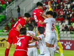 Saksikan Kemenangan 3-0 Timnas U-19, Kekompakan Rico Waas–Zakiyuddin Curi Perhatian di Stadion Utama