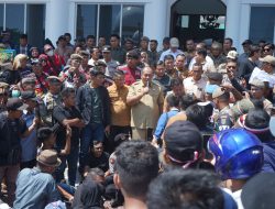 Massa AMBP Desak Pengaspalan Jalan Antar Desa, Bupati Asahan: Akan Jadi Perhatian