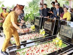 Bupati Simalungun Resmikan Pemugaran Makam dr. Djasamen Saragih