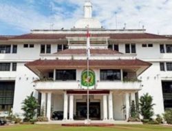 Wali Kota Medan Jatuhkan Hukuman Disiplin Berat pada Camat Medan Timur dan Lurah Aur