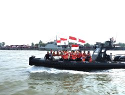 Pemkab Asahan dan Forkopimda Kibarkan Bendera Raksasa di Muara Selat Malaka, Semarakkan HUT ke-81 RI