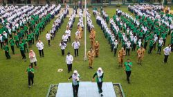 Semangat Anak Indonesia Hebat Menggema di SMPN 1 Medan, Mendikdasmen Abdul Mu’ti dan Rico Waas Senam Bersama Siswa