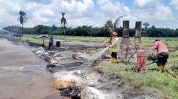 BPBD Simalungun Gerak Cepat Padamkan Kebakaran Kolam Limbah PKS Dolok Ilir