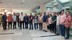 Ketua Umum SMSI Tiba di Medan, Disambut Hangat Jelang Pelantikan SMSI Sergai