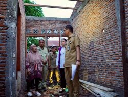 Rico Waas Pantau 111 Rumah Tidak Layak Huni yang Sedang Direhabilitasi